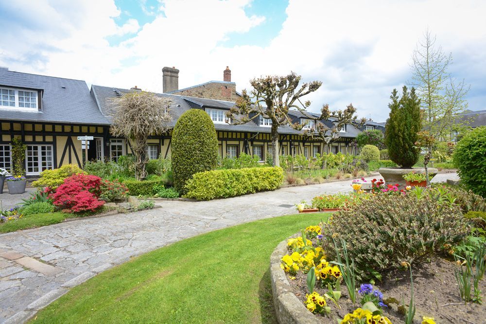 Hotel De La Croix D'Or Avranches Exterior foto
